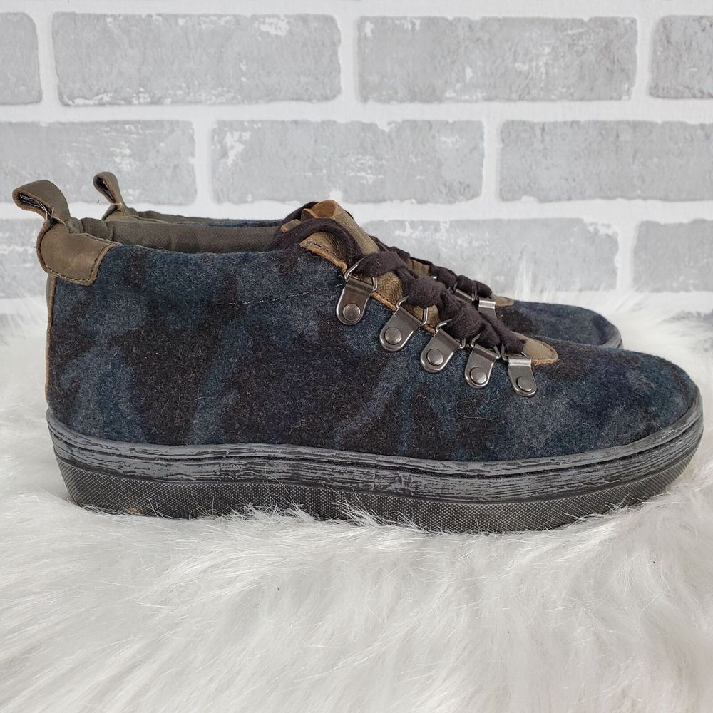 OTBT Off The Beaten Track Boots Womens 7M Green Lake In‎ Dark Bronze Booties